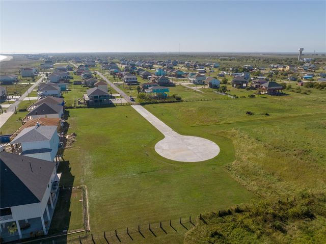 189 Ocean View Drive, Crystal Beach, TX 77650