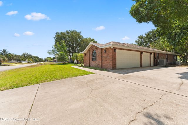 826 Hunan Street NE, Palm Bay, FL 32907