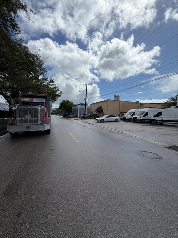 330 NW 171st St, North Miami Beach, FL 33169