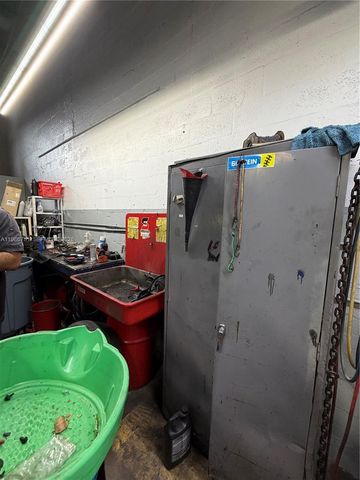 330 NW 171st St, North Miami Beach, FL 33169