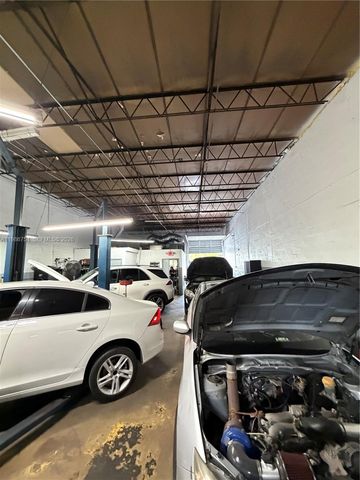 330 NW 171st St, North Miami Beach, FL 33169