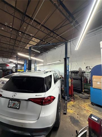 330 NW 171st St, North Miami Beach, FL 33169