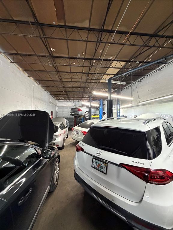 330 NW 171st St, North Miami Beach, FL 33169