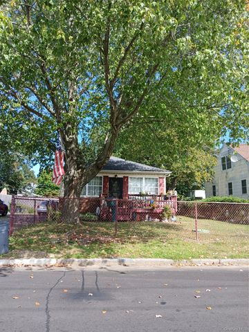 25 Campbell Street, Patchogue, NY 11772