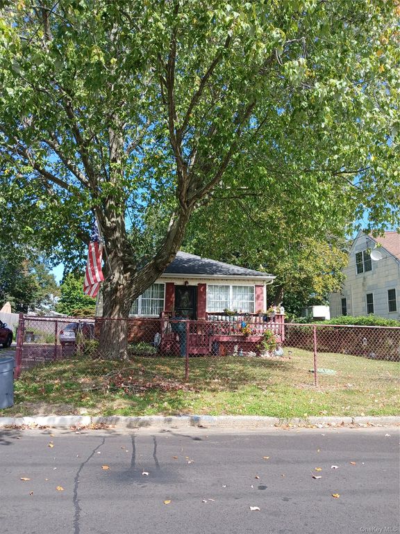25 Campbell Street, Patchogue, NY 11772