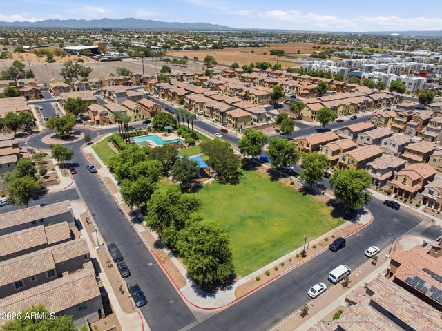 1947 N 77TH Glen, Phoenix, AZ 85035