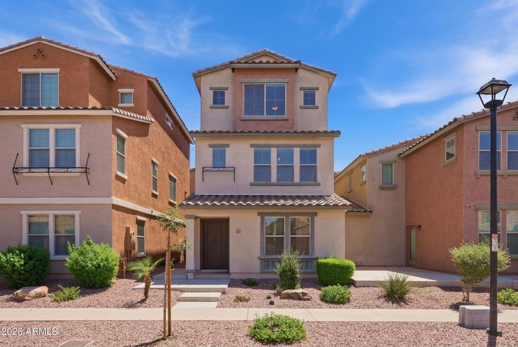 1947 N 77TH Glen, Phoenix, AZ 85035