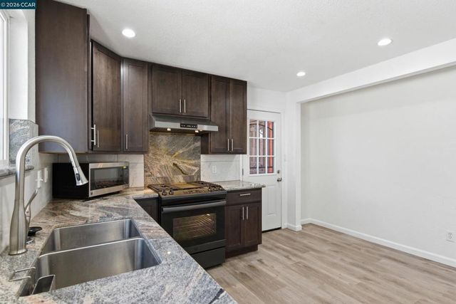 10 12 Street, Richmond, CA 94801