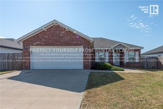 211 Grove Lane, Bentonville, AR 72713