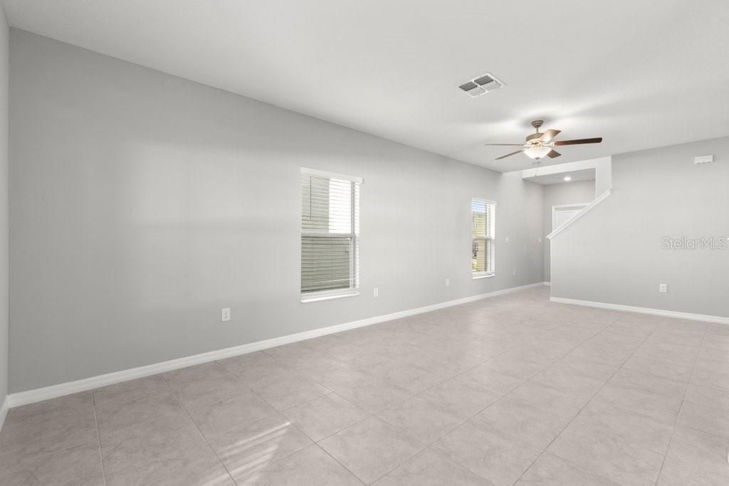 Image 5 of property listing at 4436 GLOBE THISTLE DRIVE, Tampa, FL 33619