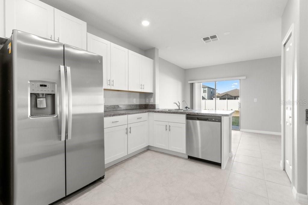 Image 8 of property listing at 4436 GLOBE THISTLE DRIVE, Tampa, FL 33619