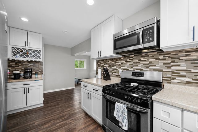 1606 Coyne Center Road, Milan, IL 61264