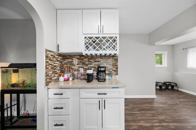 1606 Coyne Center Road, Milan, IL 61264