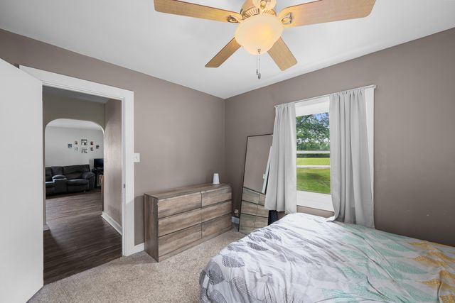 1606 Coyne Center Road, Milan, IL 61264
