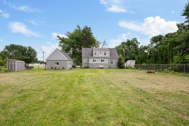 1606 Coyne Center Road, Milan, IL 61264
