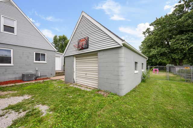 1606 Coyne Center Road, Milan, IL 61264