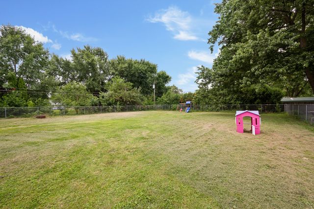 1606 Coyne Center Road, Milan, IL 61264