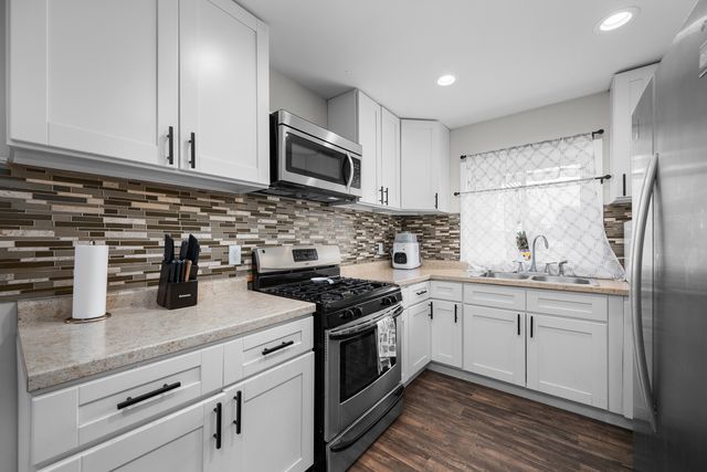 1606 Coyne Center Road, Milan, IL 61264