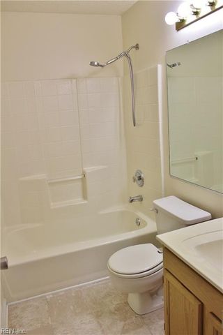6 Tamarisk Quay Apt J, Hampton, VA 23666