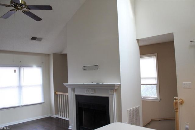 6 Tamarisk Quay Apt J, Hampton, VA 23666