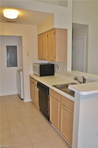 6 Tamarisk Quay Apt J, Hampton, VA 23666
