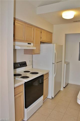 6 Tamarisk Quay Apt J, Hampton, VA 23666