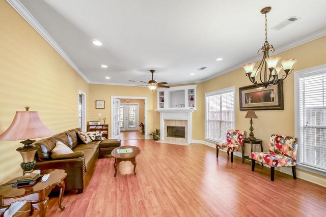 207 Georgetown Ln., Hattiesburg, MS 39402