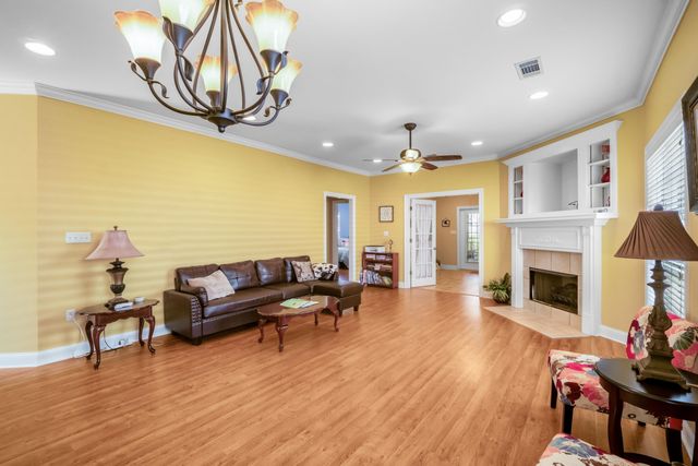 207 Georgetown Ln., Hattiesburg, MS 39402