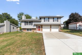 15107 Versaille Street, Bellevue, NE 68123
