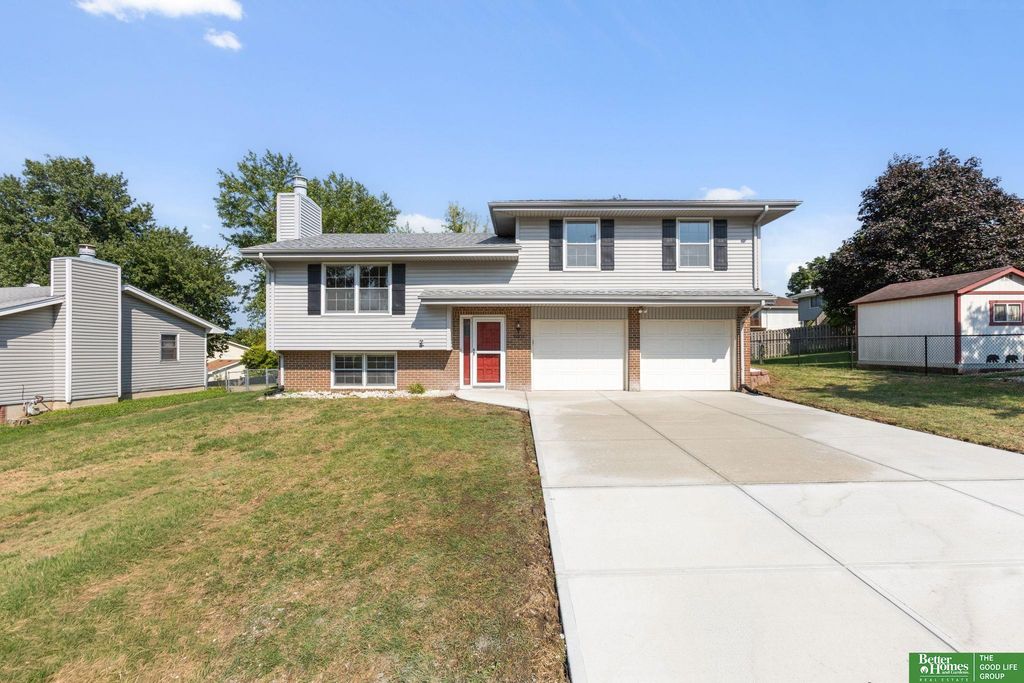 15107 Versaille Street, Bellevue, NE 68123