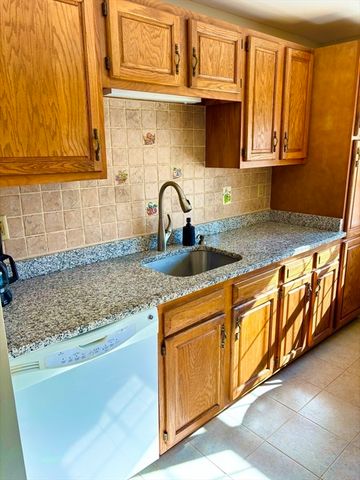 35 Santuit Pond Way 5C, Mashpee, MA 02649