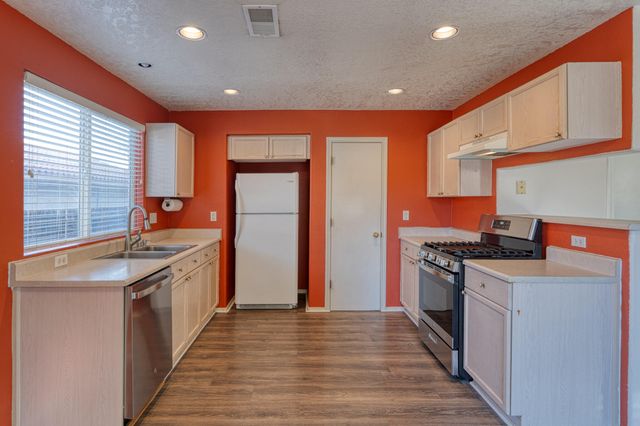 6904 Shale Avenue NE, Albuquerque, NM 87113