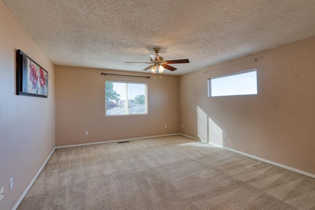 6904 Shale Avenue NE, Albuquerque, NM 87113