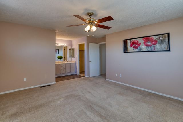 6904 Shale Avenue NE, Albuquerque, NM 87113