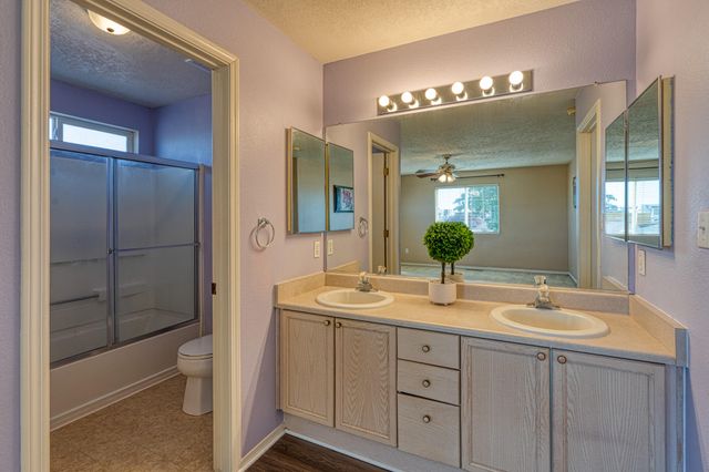 6904 Shale Avenue NE, Albuquerque, NM 87113