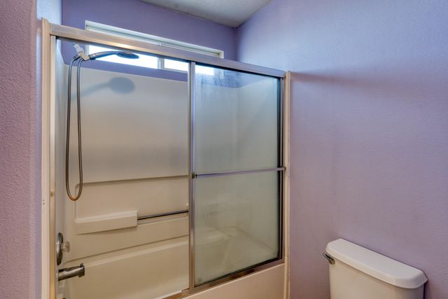 6904 Shale Avenue NE, Albuquerque, NM 87113