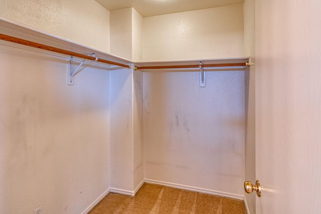 6904 Shale Avenue NE, Albuquerque, NM 87113