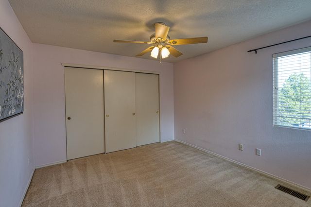 6904 Shale Avenue NE, Albuquerque, NM 87113