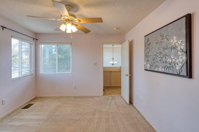 6904 Shale Avenue NE, Albuquerque, NM 87113