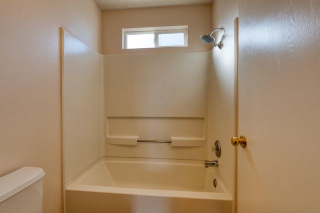 6904 Shale Avenue NE, Albuquerque, NM 87113