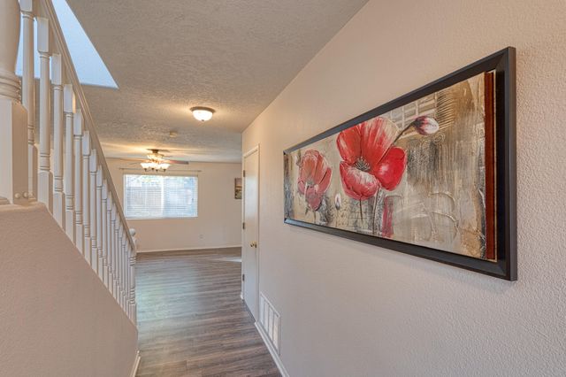 6904 Shale Avenue NE, Albuquerque, NM 87113