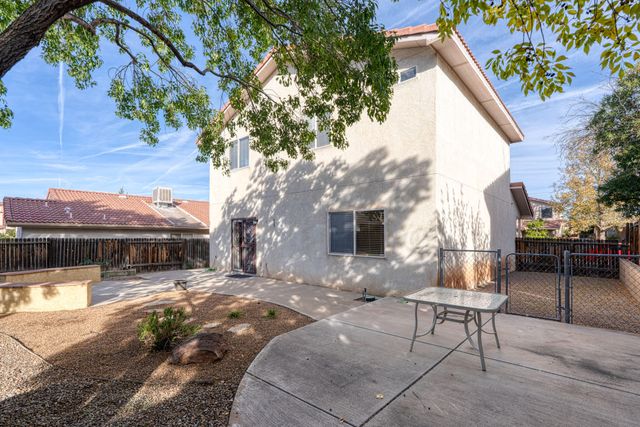 6904 Shale Avenue NE, Albuquerque, NM 87113