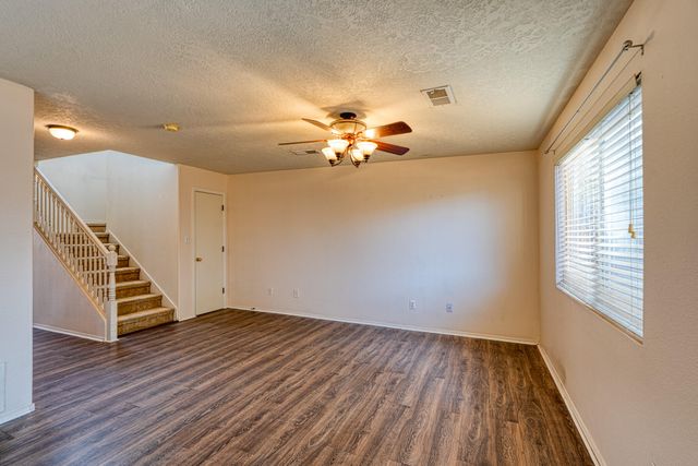 6904 Shale Avenue NE, Albuquerque, NM 87113