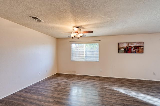 6904 Shale Avenue NE, Albuquerque, NM 87113