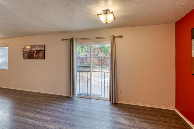 6904 Shale Avenue NE, Albuquerque, NM 87113