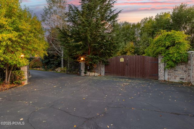 2238 E Cottonwood Cove Lane, Cottonwood Heights, UT 84121