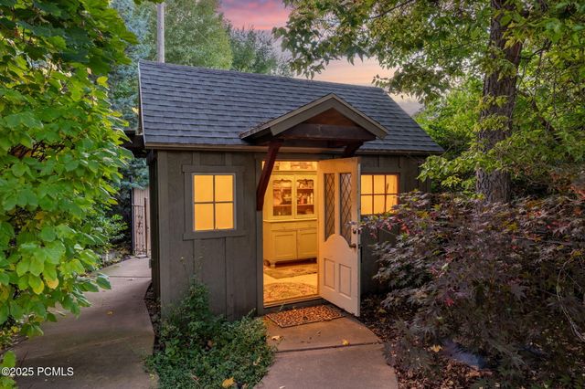 2238 E Cottonwood Cove Lane, Cottonwood Heights, UT 84121