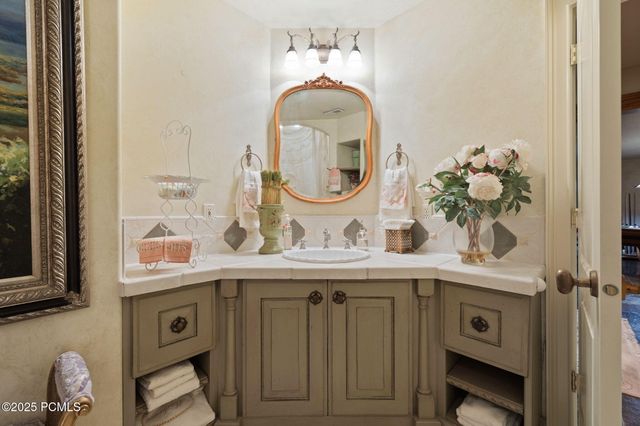 2238 E Cottonwood Cove Lane, Cottonwood Heights, UT 84121