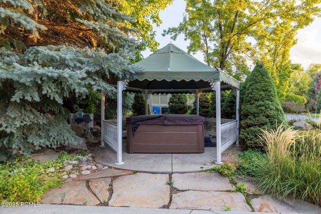 2238 E Cottonwood Cove Lane, Cottonwood Heights, UT 84121