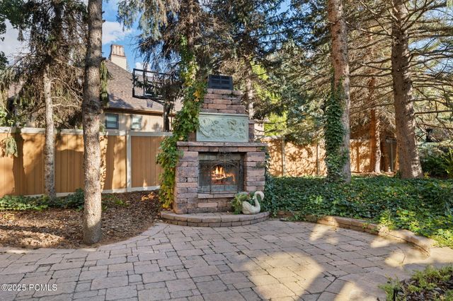 2238 E Cottonwood Cove Lane, Cottonwood Heights, UT 84121